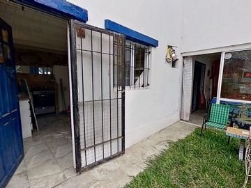 VENTA CASA DÚPLEX 4 AMBIENTES LA REJA CON PILETA