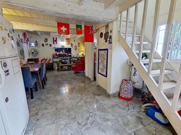 VENTA CASA DÚPLEX 4 AMBIENTES LA REJA CON PILETA