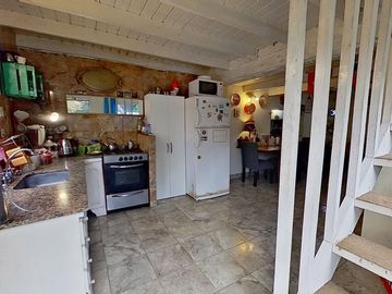 VENTA CASA DÚPLEX 4 AMBIENTES LA REJA CON PILETA