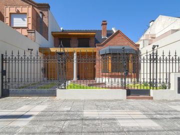 Casa 5 Amb en Venta en V Devoto c/Parq,Pileta,Coch