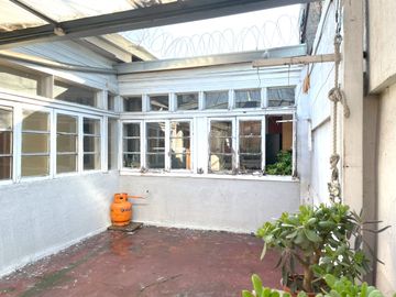 Confortable y versatil casa con uso habitacional o comercial