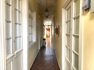 Confortable y versatil casa con uso habitacional o comercial
