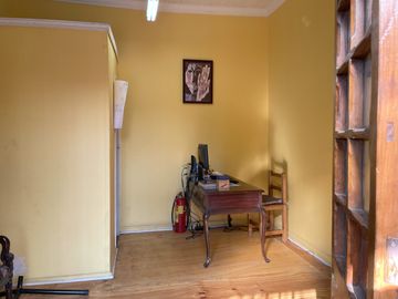 Confortable y versatil casa con uso habitacional o comercial