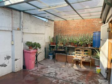 Confortable y versatil casa con uso habitacional o comercial