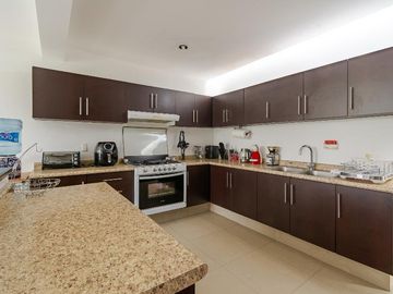 Hermosa Casa en Condominio con Alberca y Vista Panorámica