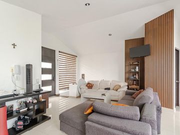 Hermosa Casa en Condominio con Alberca y Vista Panorámica