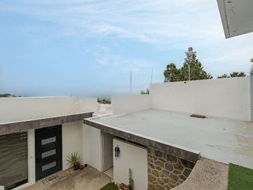 Hermosa Casa en Condominio con Alberca y Vista Panorámica