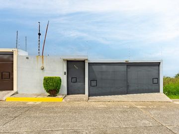 Hermosa Casa en Condominio con Alberca y Vista Panorámica