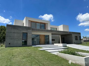 Casa en  venta 4 ambientes en barrio privado Pilara, Milord, Pilar