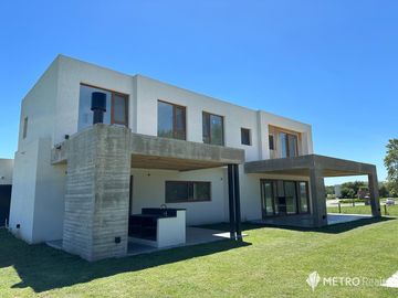 Casa en  venta 4 ambientes en barrio privado Pilara, Milord, Pilar
