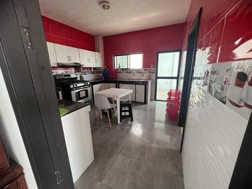 CASA EN VENTA EN CHONE AVENIDA ELOY ALFARO