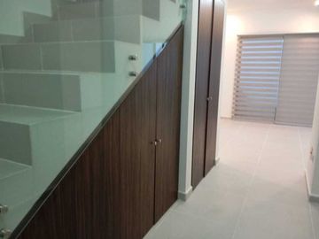 Hermosa casa en VENTA de 3 niveles, Dominio Cumbres, García