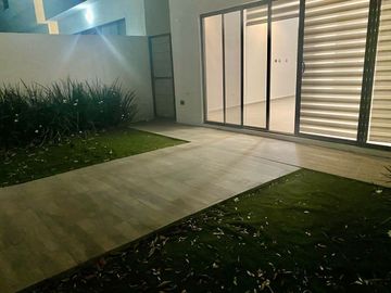Hermosa casa en VENTA de 3 niveles, Dominio Cumbres, García