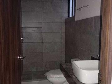 Hermosa casa en VENTA de 3 niveles, Dominio Cumbres, García