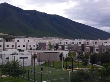 Hermosa casa en VENTA de 3 niveles, Dominio Cumbres, García
