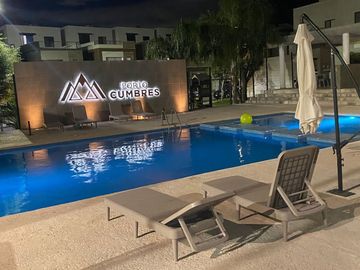 Hermosa casa en VENTA de 3 niveles, Dominio Cumbres, García