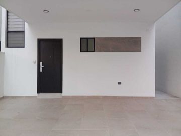 Hermosa casa en VENTA de 3 niveles, Dominio Cumbres, García