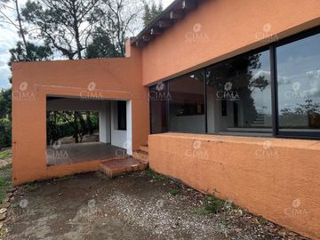 RENTA CASA EN EL BOSQUE CON SEGURIDAD EN CUERNAVACA - R176