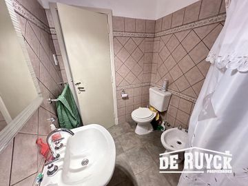 4 ambientes con 2 baños, PH al frente
