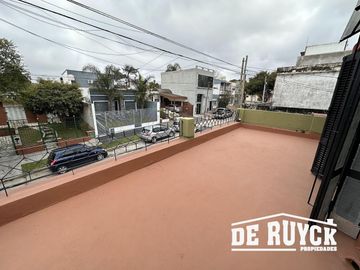 4 ambientes con 2 baños, PH al frente
