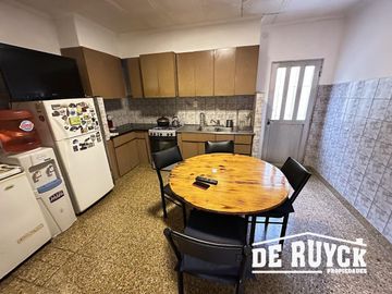 4 ambientes con 2 baños, PH al frente