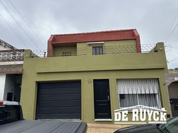 4 ambientes con 2 baños, PH al frente
