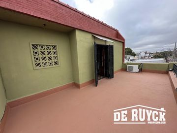 4 ambientes con 2 baños, PH al frente