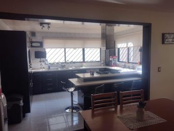 CASA EN DESNIVELES DE 3 PISOS, HACIENDA OJO DE AGUA SUP. 525 MTS