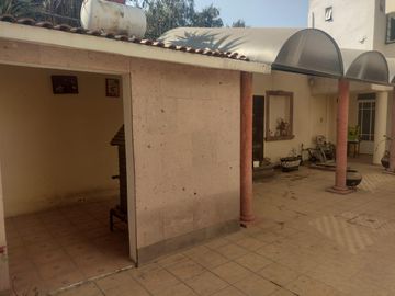 CASA EN DESNIVELES DE 3 PISOS, HACIENDA OJO DE AGUA SUP. 525 MTS