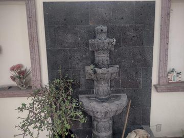 CASA EN DESNIVELES DE 3 PISOS, HACIENDA OJO DE AGUA SUP. 525 MTS