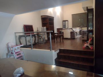 CASA EN DESNIVELES DE 3 PISOS, HACIENDA OJO DE AGUA SUP. 525 MTS