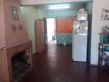 VENTA CASA CON DEPARTAMENTO EN GUAYMALLEN