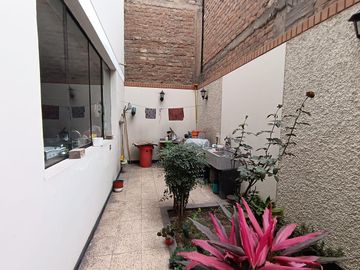 Venta casa 2 pisos a.t. 200 m2 a.c 281 m2 URB. PALAO S.M.P