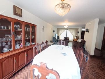 Venta casa 2 pisos a.t. 200 m2 a.c 281 m2 URB. PALAO S.M.P