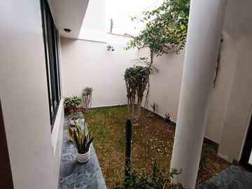 Venta casa 2 pisos a.t. 200 m2 a.c 281 m2 URB. PALAO S.M.P