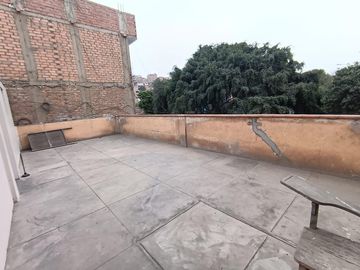 Venta casa 2 pisos a.t. 200 m2 a.c 281 m2 URB. PALAO S.M.P