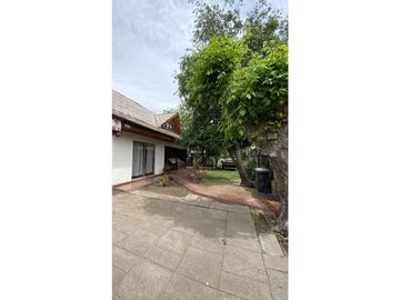 Amplia Casa en Barrio Consolidado y Seguro en Ñuñoa