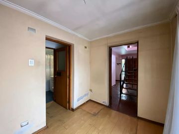 Amplia Casa en Barrio Consolidado y Seguro en Ñuñoa