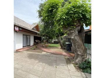 Amplia Casa en Barrio Consolidado y Seguro en Ñuñoa