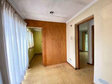Amplia Casa en Barrio Consolidado y Seguro en Ñuñoa