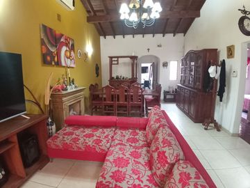 VENTA CASA  DE 5 AMBIENTES EN MORENO Multifamiliar