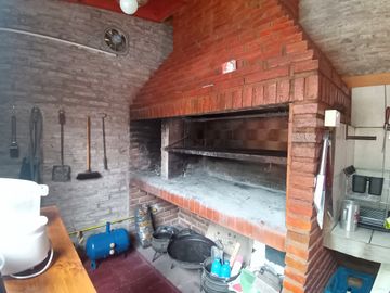 VENTA CASA  DE 5 AMBIENTES EN MORENO Multifamiliar