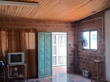 CASA A DETRAS DE SAMSA, A  450 MTS. DEL CENTRO. POSADAS MISIONES VENTA