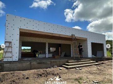 Casa de categoria en Las Jarillas, barrio privado con vista 360 grados a las sierras. Pre-venta