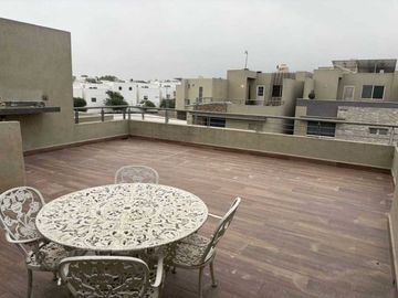 Hermosa casa de 3 pisos en RENTA Dominio Cumbres, García, Nuevo León