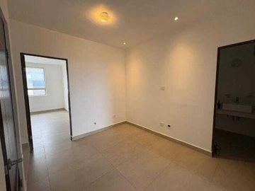Hermosa casa de 3 pisos en RENTA Dominio Cumbres, García, Nuevo León