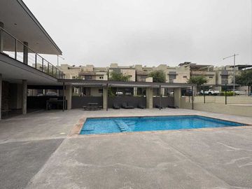 Hermosa casa de 3 pisos en RENTA Dominio Cumbres, García, Nuevo León