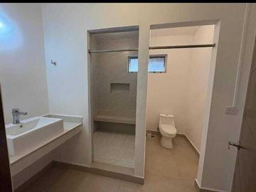 Hermosa casa de 3 pisos en RENTA Dominio Cumbres, García, Nuevo León