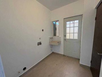 Hermosa casa de 3 pisos en RENTA Dominio Cumbres, García, Nuevo León