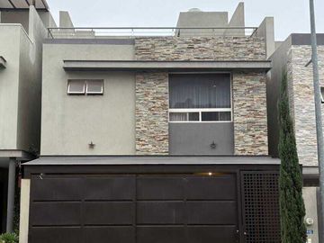 Hermosa casa de 3 pisos en RENTA Dominio Cumbres, García, Nuevo León